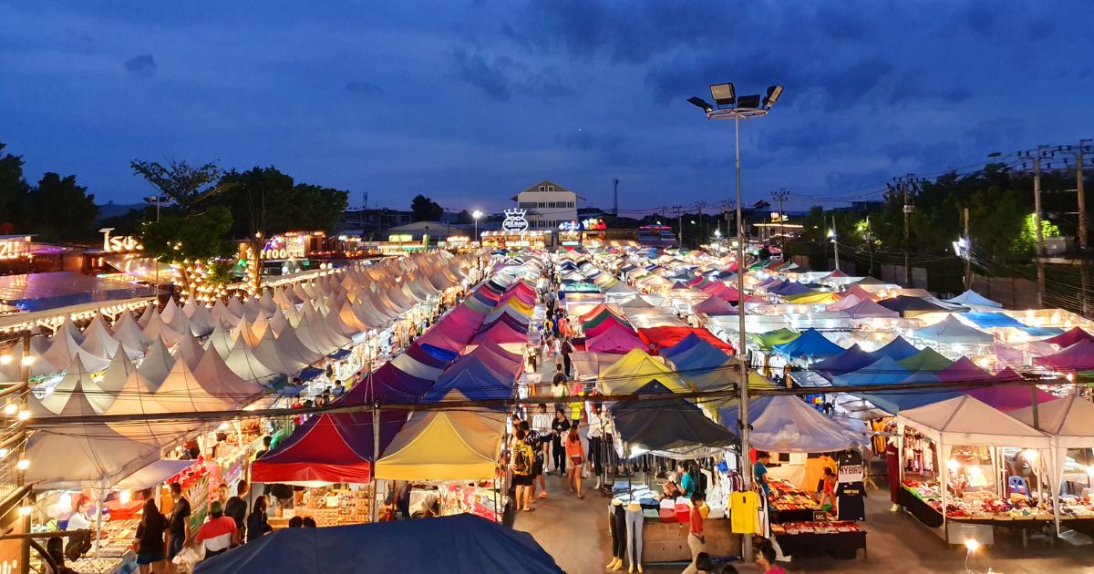 ตลาดกลางคืนในกรุงเทพฯ: สัมผัสเสน่ห์ชีวิตกลางคืน