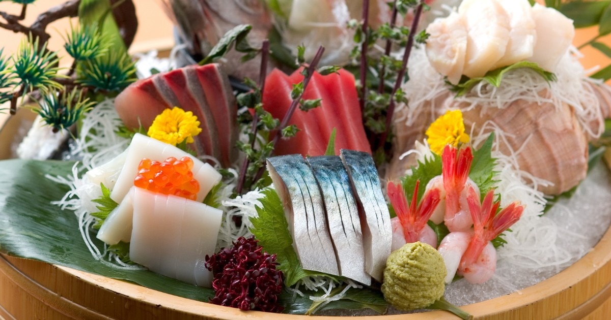 ซาซิมิ (Sashimi): ทำความเข้าใจกับรสชาติและเทคนิคการกิน